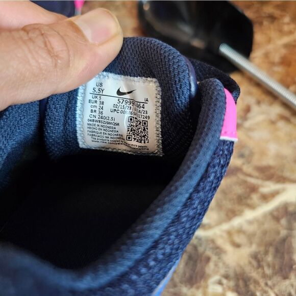 Brand new New Nike women's Air Max IVO obsidian blue shoes size 7   GS 5.5.  647 - Picture 11 of 12